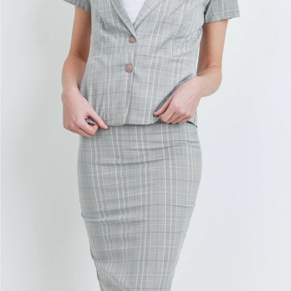 Plaid Short-Sleeve Blazer Top in Light Gray